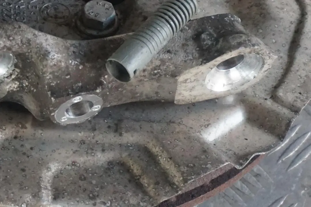 N53 Front Left N/S Spring Strut Leg Suspension Hub to BMW 3 E93 Convertible 325i with Part number 6785589 BMW 3 E93 Convertible 325i N53 Front Left N/S Spring Strut Leg Suspension Hub - SKU 6785589-3 - Part number 6785589