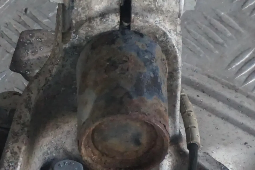 N53 Amortyzator zwrotnica lewy przód do BMW E93 325i o numerze 6785589 BMW E93 325i N53 Amortyzator zwrotnica lewy przód - SKU 6785589-3 - Numer Części 6785589