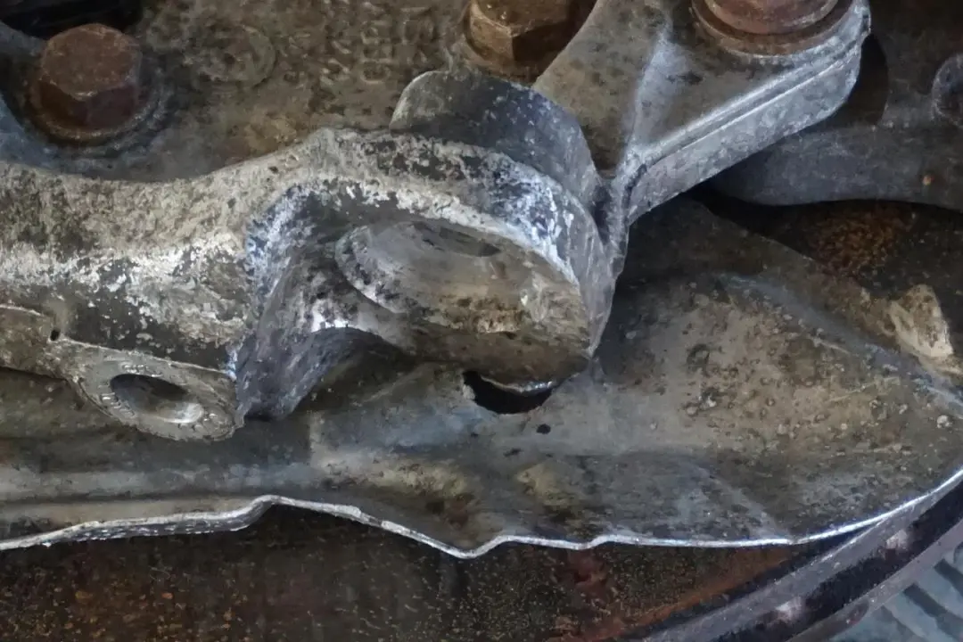 N53 delantero derecho O / S Primavera Strut Pierna Suspension Hub para BMW E92 325i con número de pieza 6785590 BMW E92 325i N53 delantero derecho O / S Primavera Strut Pierna Suspension Hub - SKU 6785590-1 - Número de pieza 6785590