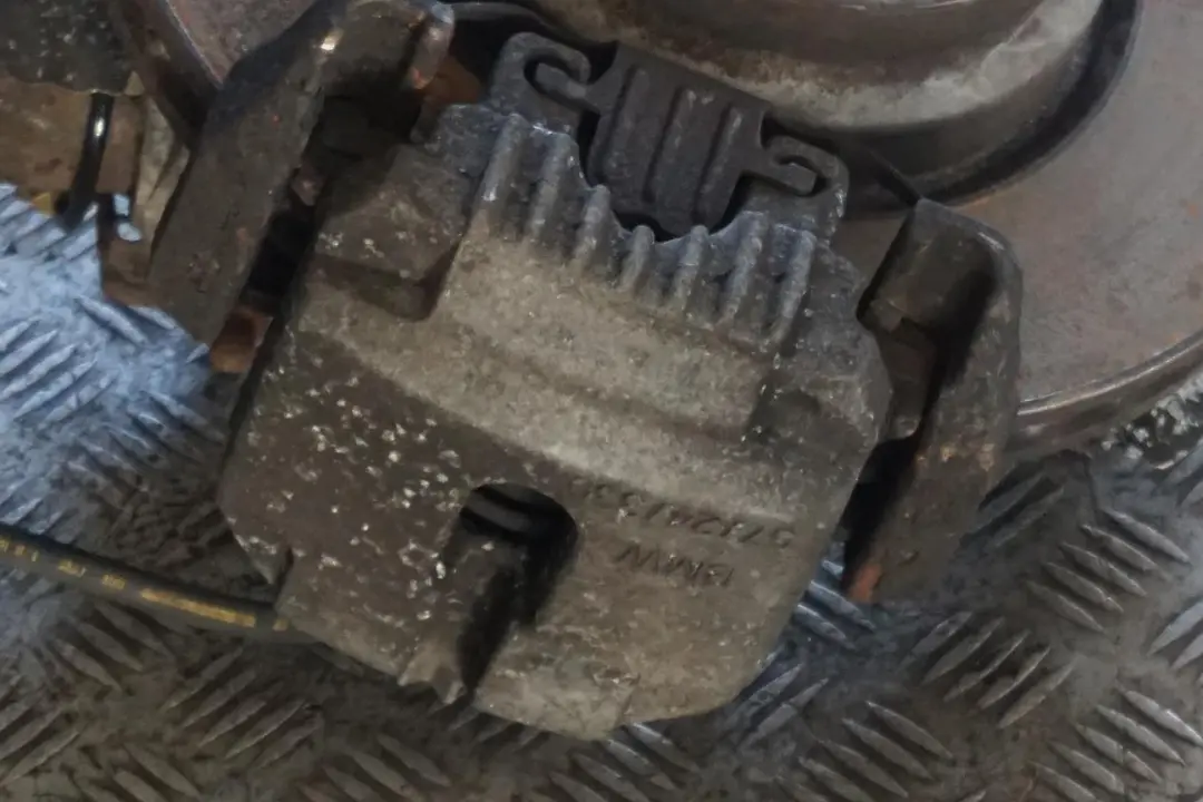 N53 Set Molla Sospensioni Cuscinetto Perno Anteriore Sinistro per BMW E92 325i con numero di parte 6785590 BMW E92 325i N53 Set Molla Sospensioni Cuscinetto Perno Anteriore Sinistro - SKU 6785590-1 - Numero di parte 6785590