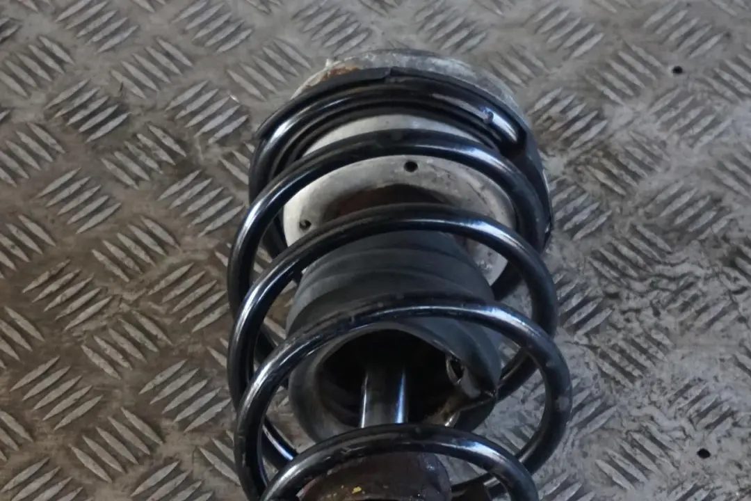 N53 delantero derecho O / S Primavera Strut Pierna Suspension Hub para BMW E92 325i con número de pieza 6785590 BMW E92 325i N53 delantero derecho O / S Primavera Strut Pierna Suspension Hub - SKU 6785590-1 - Número de pieza 6785590