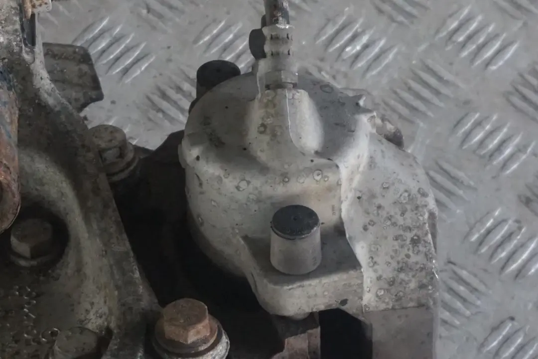 N53 Front Right O/S Spring Strut Leg Suspension Hub to BMW 3 E93 Convertible 325i with Part number 6785590 BMW 3 E93 Convertible 325i N53 Front Right O/S Spring Strut Leg Suspension Hub - SKU 6785590-2 - Part number 6785590