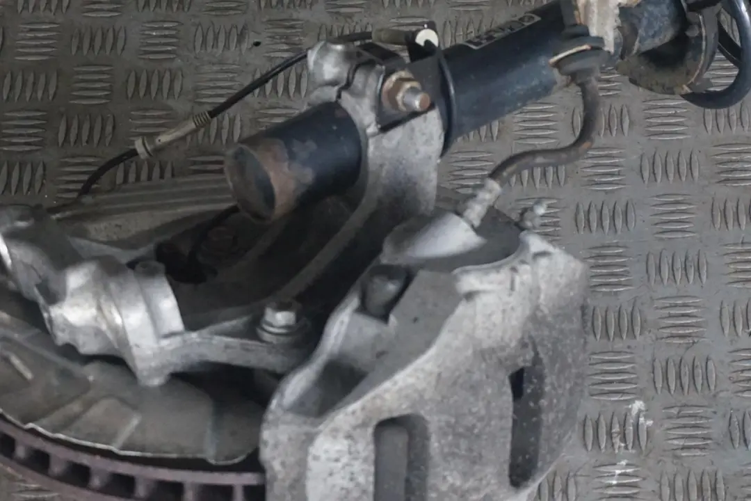 N54 Front Right O/S Spring Strut Leg Suspension Hub to BMW 3 Series E92 335i with Part number 6786003 BMW 3 Series E92 335i N54 Front Right O/S Spring Strut Leg Suspension Hub - SKU 6786004 - Part number 6786003