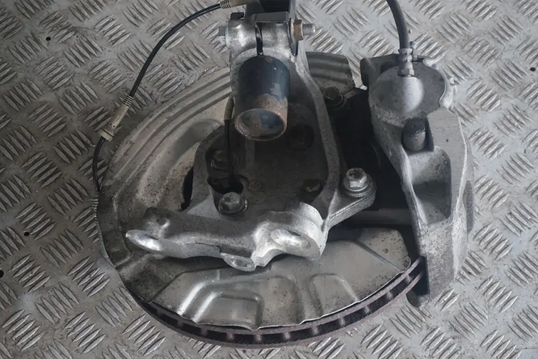 N54 Front Right O/S Spring Strut Leg Suspension Hub to BMW 3 Series E92 335i with Part number 6786003 BMW 3 Series E92 335i N54 Front Right O/S Spring Strut Leg Suspension Hub - SKU 6786004 - Part number 6786003