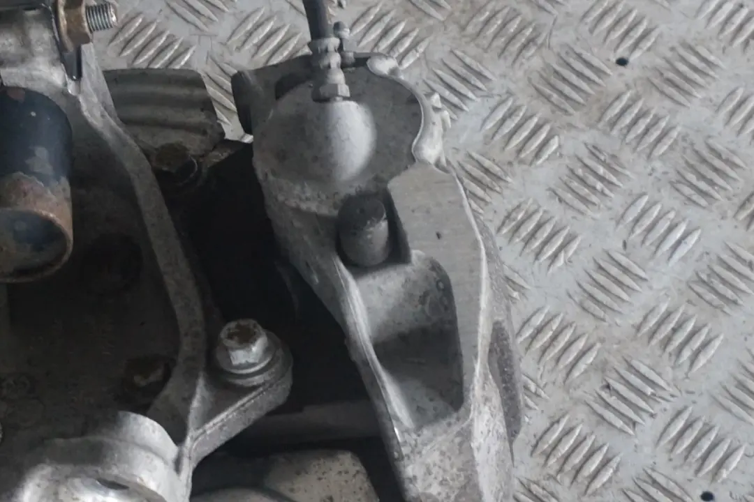 N54 Front Right O/S Spring Strut Leg Suspension Hub to BMW 3 Series E92 335i with Part number 6786003 BMW 3 Series E92 335i N54 Front Right O/S Spring Strut Leg Suspension Hub - SKU 6786004 - Part number 6786003