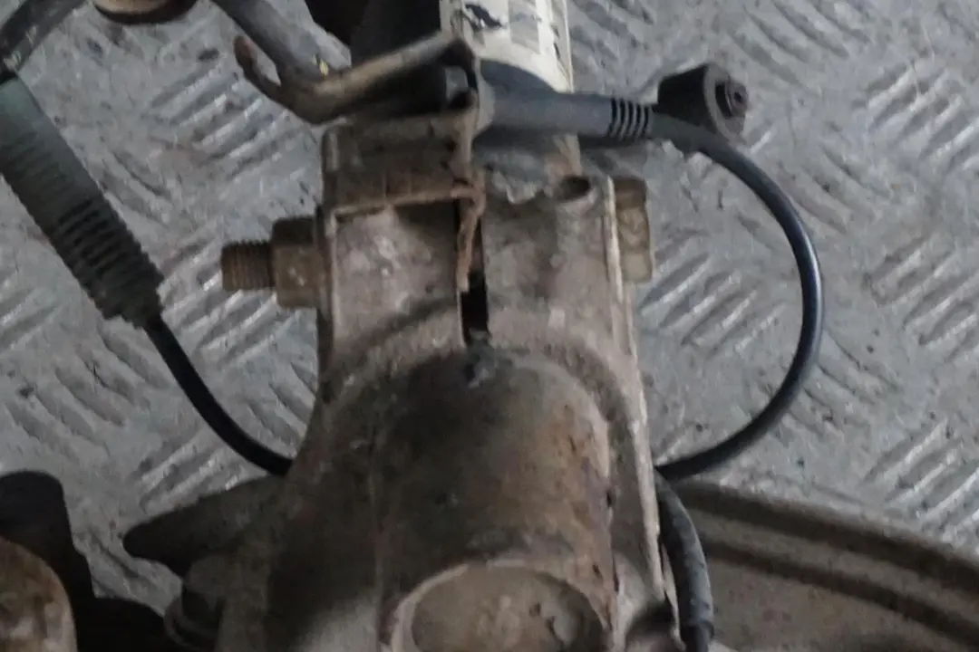 BMW E91 318d N47 Delantero Izquierdo Muelle Strut Freno Suspension Pata Buje - SKU 6786013-3 - Número de pieza 6786013
