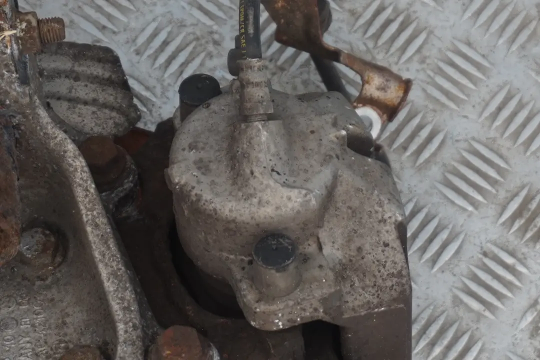 M57N2 delantero derecho resorte puntal freno suspensión pierna cubo para BMW E91 330d con número de pieza 6786013 BMW E91 330d M57N2 delantero derecho resorte puntal freno suspensión pierna cubo - SKU 6786014-3 - Número de pieza 6786013