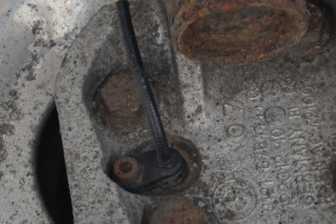 M57N2 delantero derecho resorte puntal freno suspensión pierna cubo para BMW E91 330d con número de pieza 6786013 BMW E91 330d M57N2 delantero derecho resorte puntal freno suspensión pierna cubo - SKU 6786014-3 - Número de pieza 6786013