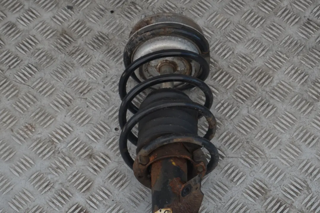 BMW 3 Series E91 330d M57N2 Front Right O/S Spring Strut Brake Suspension Leg Hub - SKU 6786014-3 - Part number 6786013