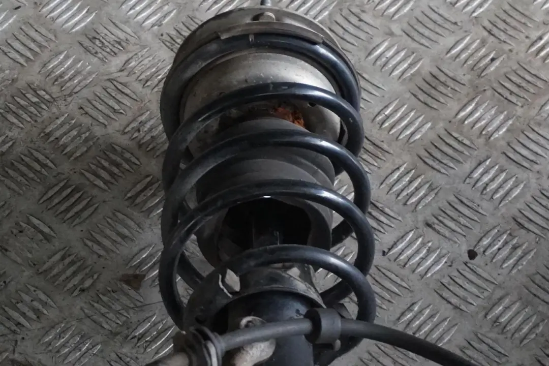BMW E91 318d N47N M Sport Delantero Izquierdo Muelle Strut Suspension Pierna - SKU 6786015-1 - Número de pieza 6786015