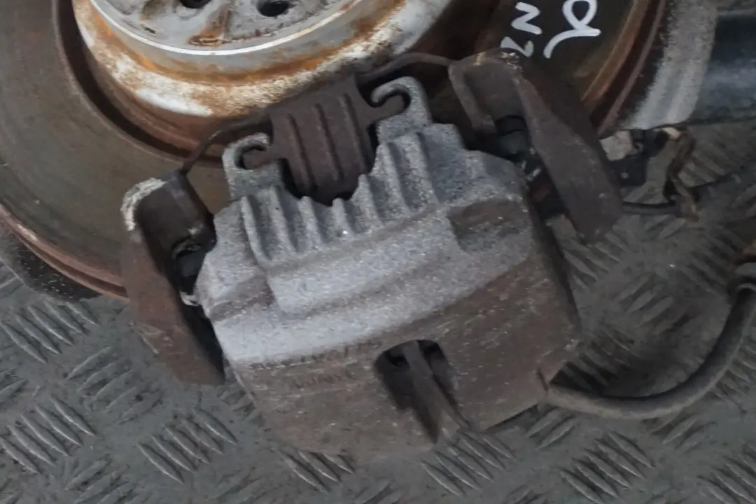 BMW E91 330d M57N2 M Sport Delantero Izquierdo Muelle Strut Suspension Pierna - SKU 6786015 - Número de pieza 6786015