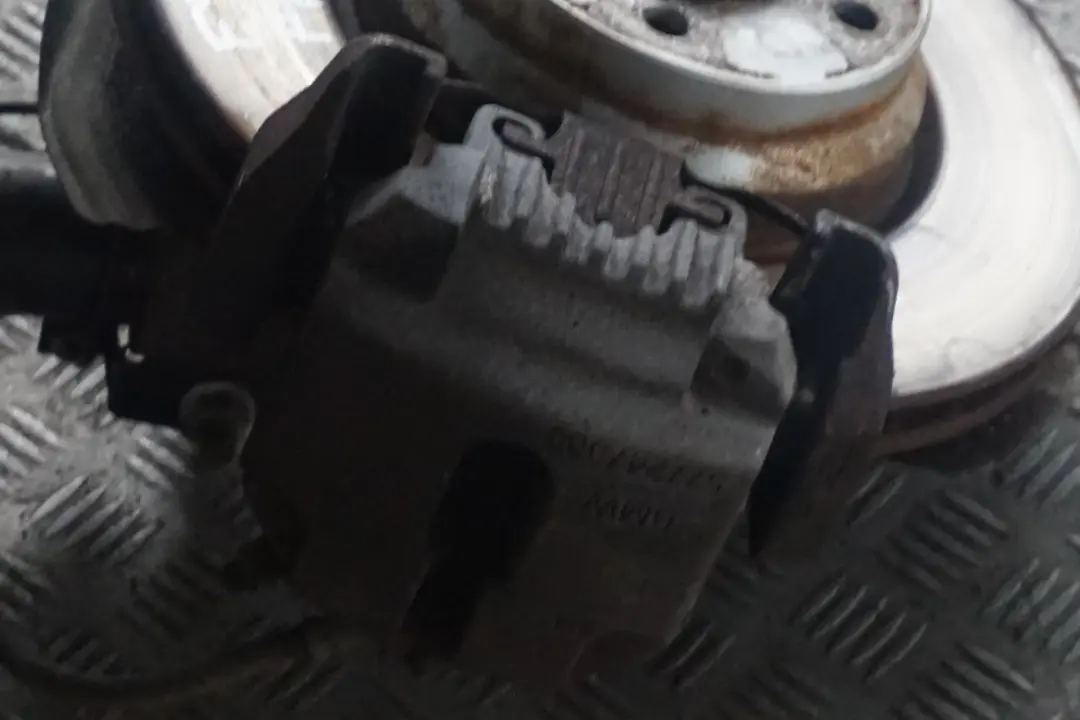 N47N Amortyzator zwrotnica sport do BMW E91 320d o numerze 6786016 BMW E91 320d N47N Amortyzator zwrotnica sport - SKU 6786016 - Numer Części 6786016