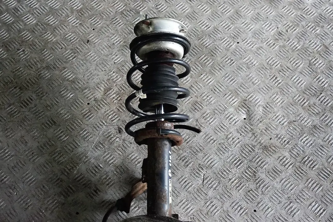 N45 Front Right O/S Spring Strut Brake Calliper Suspension Axle Leg to BMW E87 116i with Part number 6786018 BMW E87 116i N45 Front Right O/S Spring Strut Brake Calliper Suspension Axle Leg - SKU 6786018-2 - Part number 6786018