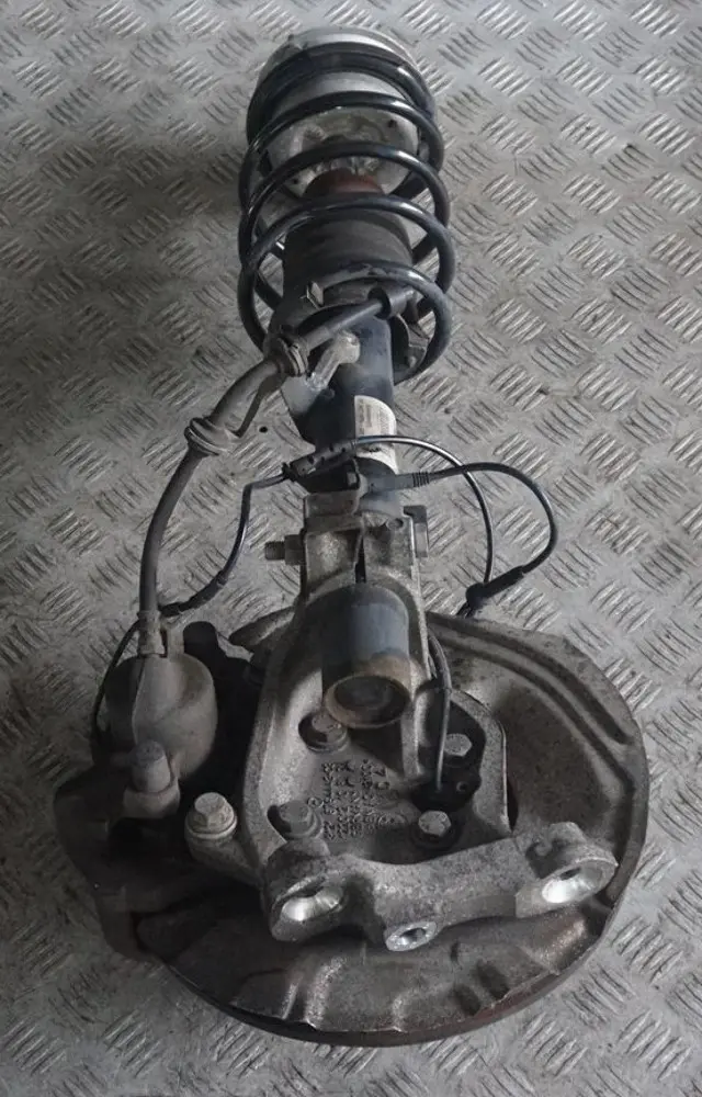 BMW 1 Series E82 120i N43 Front Left N/S Spring Strut Brake Suspension Leg Hub - SKU 6786021-6 - Part number 6786021