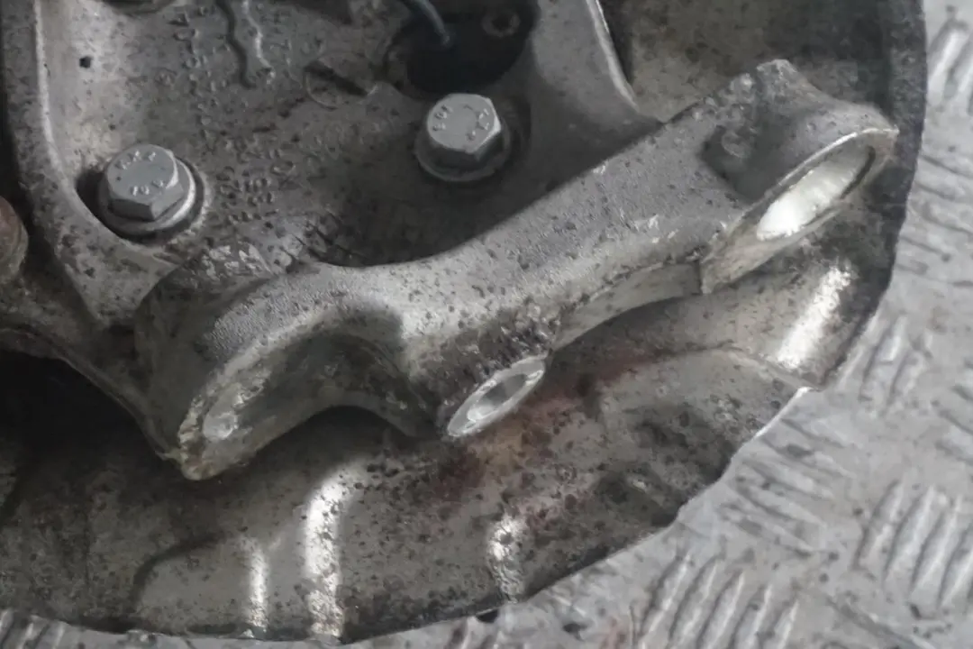 N47 116PS Kit Amortisseur Pivotement a L'Avant Gauche pour BMW E81 116d à propos du numéro de pièce 6786021 BMW E81 116d N47 116PS Kit Amortisseur Pivotement a L'Avant Gauche - SKU 6786021-7 - Numéro de pièce 6786021