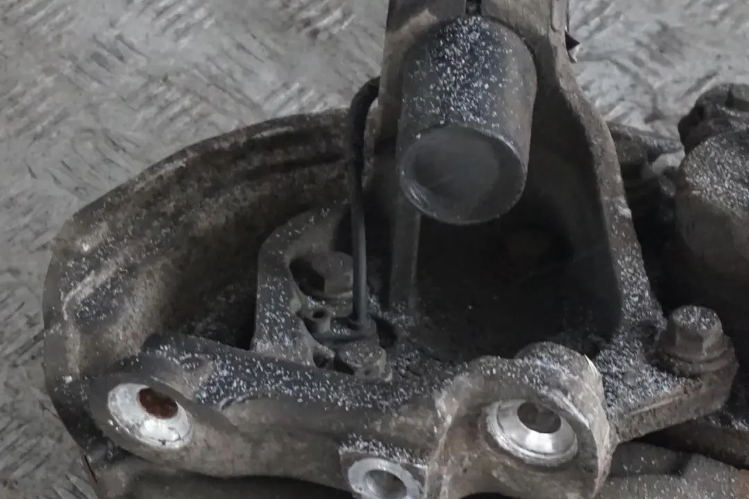 N47 M Sport Front Right O/S Spring Strut Brake Suspension Leg Hub to BMW 1 E81 118d with Part number 6786023 BMW 1 E81 118d N47 M Sport Front Right O/S Spring Strut Brake Suspension Leg Hub - SKU 6786024-2 - Part number 6786023