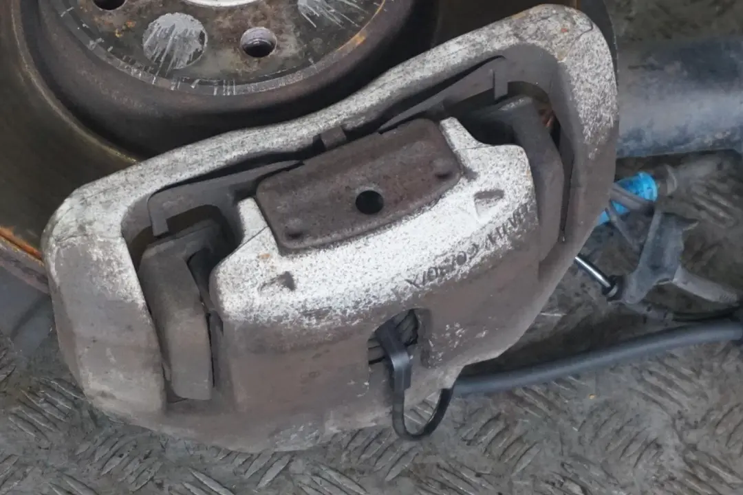 BMW 5 E61 Touring 530xd M57N2 Muelle Delantero Izquierdo Pata Suspensión Freno - SKU lhd-6786517 - Número de pieza 6768797