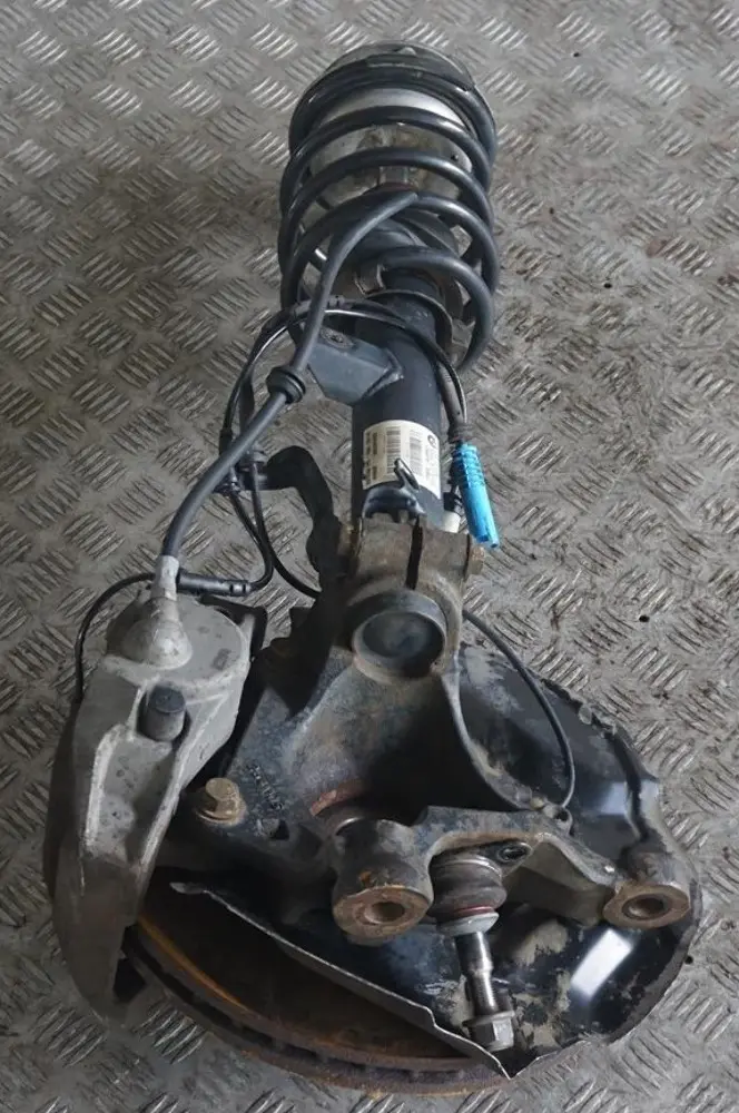 BMW 5 E61 Touring 530xd M57N2 Muelle Delantero Izquierdo Pata Suspensión Freno - SKU lhd-6786517 - Número de pieza 6768797