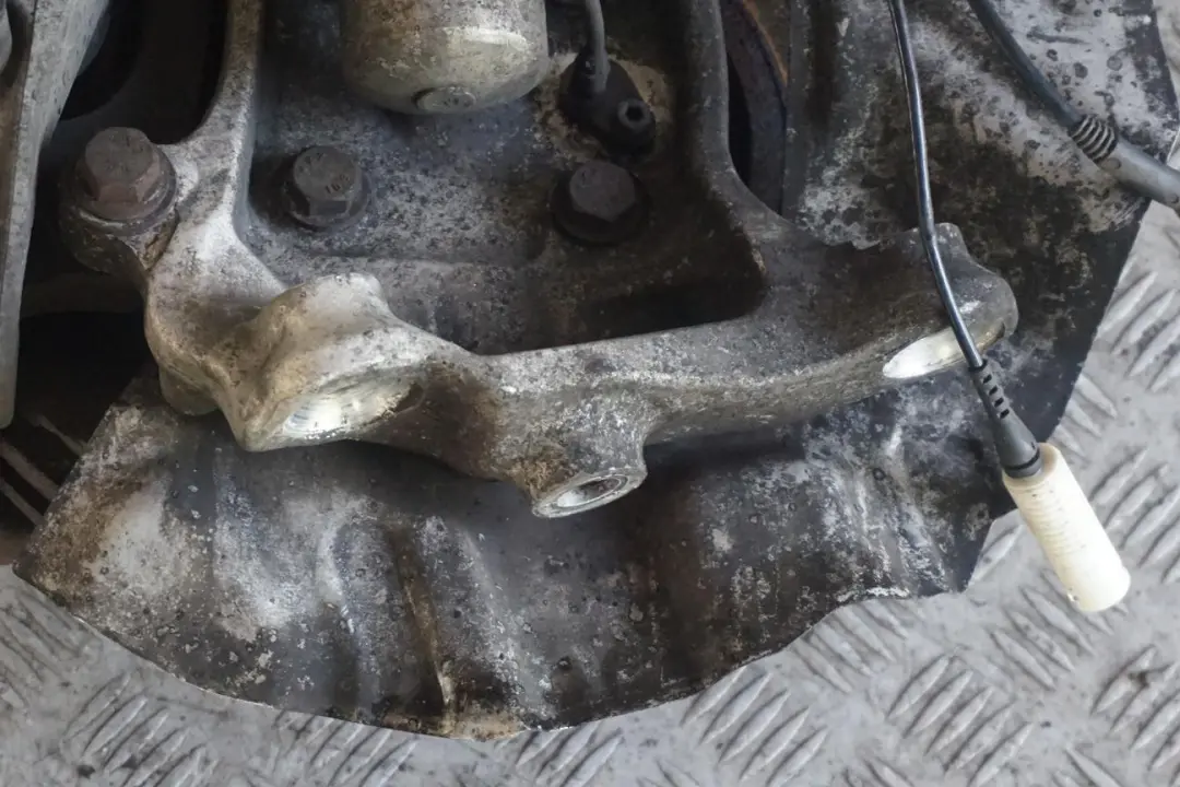 730i M54 231PS Molla Sospensioni Davanti SX Cuscinetto Perno per BMW E65 con numero di parte 6786537 BMW E65 730i M54 231PS Molla Sospensioni Davanti SX Cuscinetto Perno - SKU 6786537 - Numero di parte 6786537