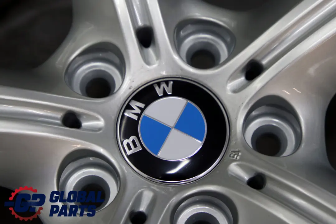 Komplettes 4x Rad Alufelgen Felgen 18" 8J ET:30 Sternspeiche 320 für BMW X1 er E84 mit Teilenummer 6789143 BMW X1 er E84 Komplettes 4x Rad Alufelgen Felgen 18" 8J ET:30 Sternspeiche 320 - SKU 6789143 - Teilenummer 6789143