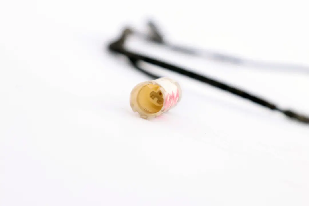 Sensor Desgaste Pastillas Freno Trasero para BMW E81 E87 E90 E92 E93 LCI con número de pieza 6789445 BMW E81 E87 E90 E92 E93 LCI Sensor Desgaste Pastillas Freno Trasero - SKU 6789445 - Número de pieza 6789445