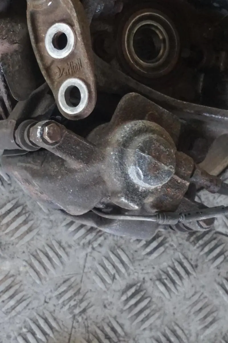 Zwrotnica amortyzator lewy do Mini R57 Cabrio N16 o numerze 6789551 Mini R57 Cabrio N16 Zwrotnica amortyzator lewy - SKU 6789551 - Numer Części 6789551