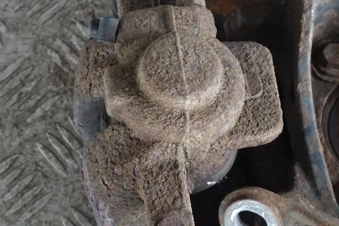 Front Left N/S Spring Strut Suspension Leg Brake Hub to BMW Mini R57 Cabrio S N18 with Part number 6789553 BMW Mini R57 Cabrio S N18 Front Left N/S Spring Strut Suspension Leg Brake Hub - SKU 6789553-1 - Part number 6789553