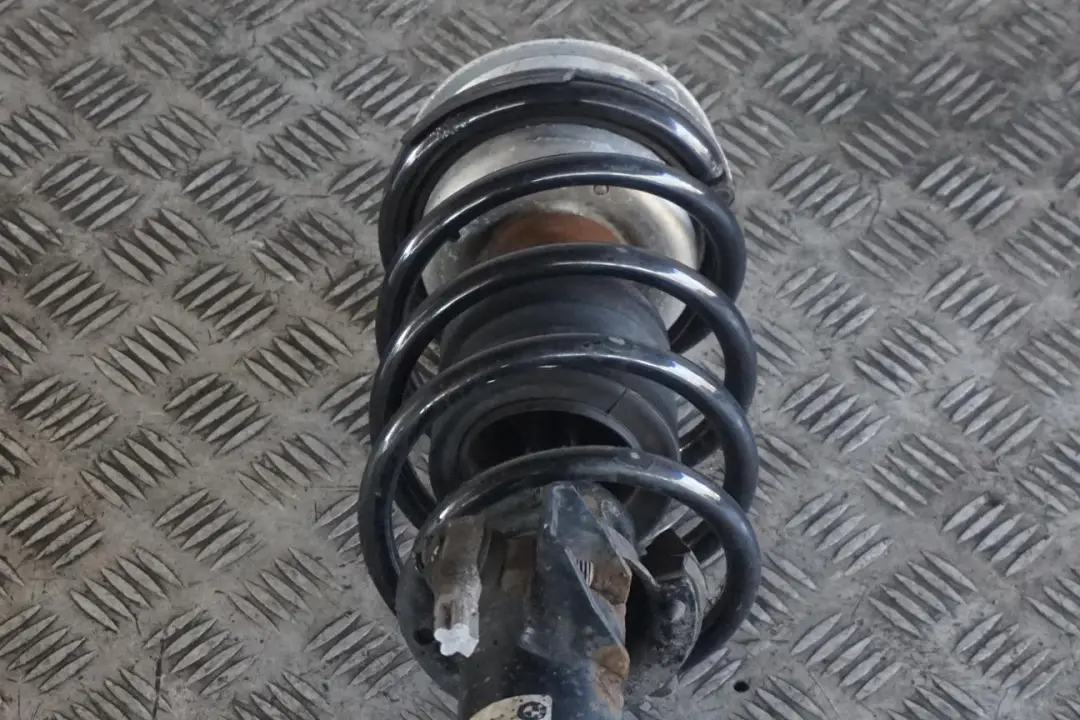 N47 xDrive anteriore destra molla puntone gamba sospensione disco per BMW X1 E84 20d con numero di parte 6789854 BMW X1 E84 20d N47 xDrive anteriore destra molla puntone gamba sospensione disco - SKU 6789854 - Numero di parte 6789854