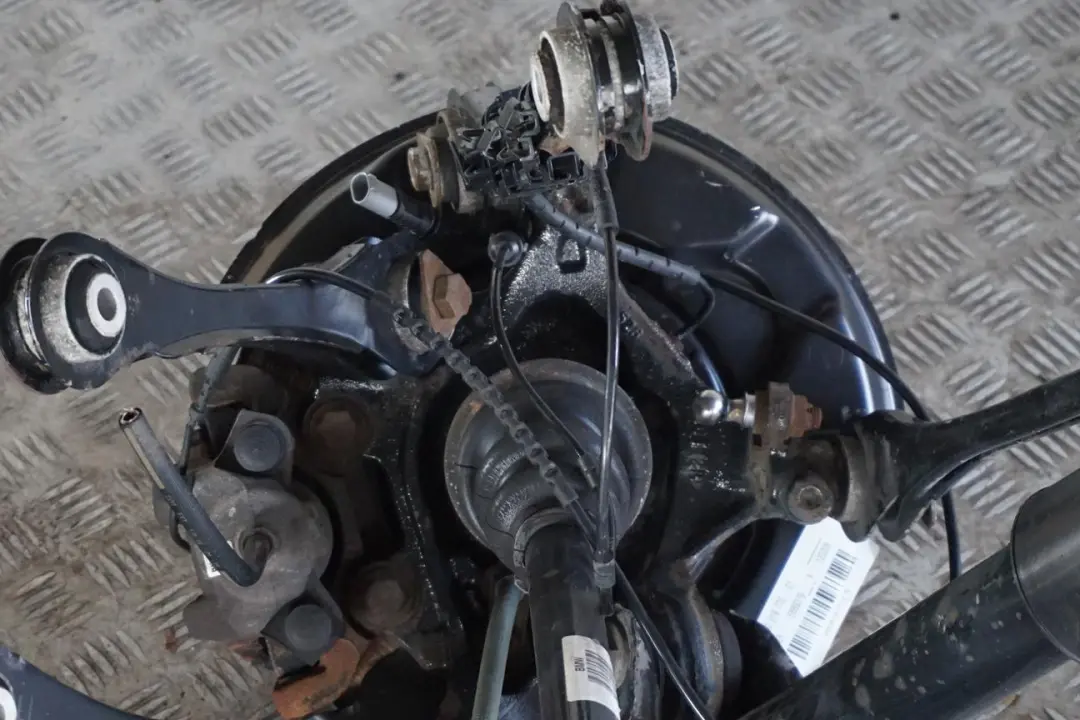 trasera derecha O / S Suspension Pierna Eje Freno Disco Hub para BMW F20 116i N13 con número de pieza 6791586 BMW F20 116i N13 trasera derecha O / S Suspension Pierna Eje Freno Disco Hub - SKU 6791586-2 - Número de pieza 6791586