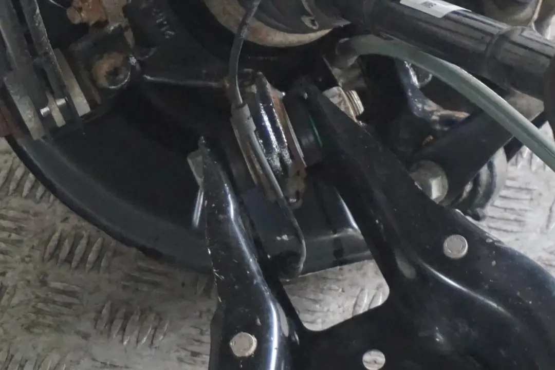 N47N 184PS Federbein Radträger Schwenklager Hinten Links für BMW 2 er F22 220d mit Teilenummer 6792515 BMW 2 er F22 220d N47N 184PS Federbein Radträger Schwenklager Hinten Links - SKU 6792515-5 - Teilenummer 6792515