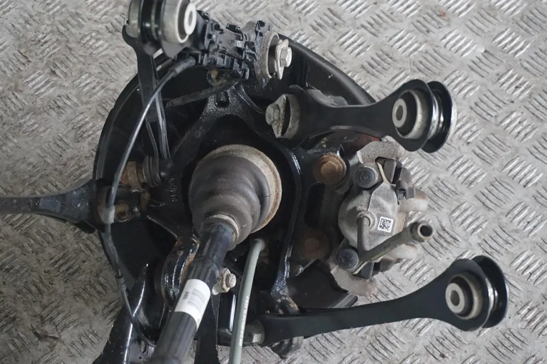 BMW F22 220d N47N Zwrotnica półoś lewa 184HP - SKU 6792515-5 - Numer Części 6792515