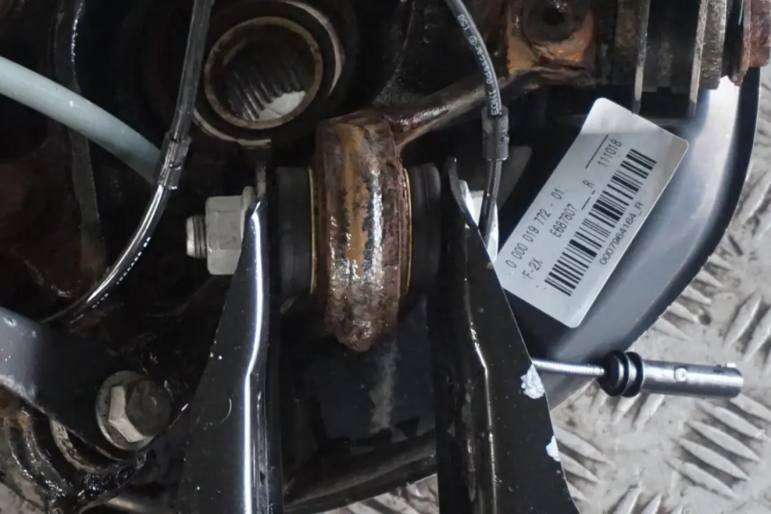 Zwrotnica tarcza prawa 136HP do BMW F20 116i N13 o numerze 6792516 BMW F20 116i N13 Zwrotnica tarcza prawa 136HP - SKU 6792516-1 - Numer Części 6792516