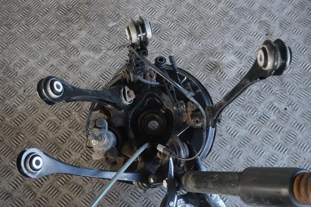 N47N 143PS Federbein Radträger Schwenklager Hinten Rechts für BMW F22 218d mit Teilenummer 6792516 BMW F22 218d N47N 143PS Federbein Radträger Schwenklager Hinten Rechts - SKU 6792516-3 - Teilenummer 6792516