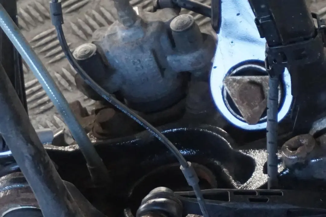 N47N 143PS Federbein Radträger Schwenklager Hinten Rechts für BMW F22 218d mit Teilenummer 6792516 BMW F22 218d N47N 143PS Federbein Radträger Schwenklager Hinten Rechts - SKU 6792516-3 - Teilenummer 6792516