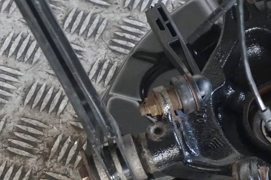 N47N 163 hp Rear Left N/S Suspension Leg Brake Caliper Disc to BMW 3 F30 320d ed with Part number 6792521 BMW 3 F30 320d ed N47N 163 hp Rear Left N/S Suspension Leg Brake Caliper Disc - SKU 6792521-1 - Part number 6792521