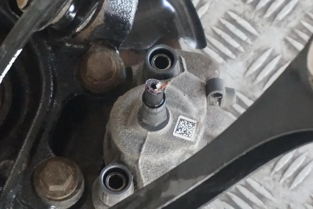 N47N 163 hp Rear Left N/S Suspension Leg Brake Caliper Disc to BMW 3 F30 320d ed with Part number 6792521 BMW 3 F30 320d ed N47N 163 hp Rear Left N/S Suspension Leg Brake Caliper Disc - SKU 6792521-1 - Part number 6792521