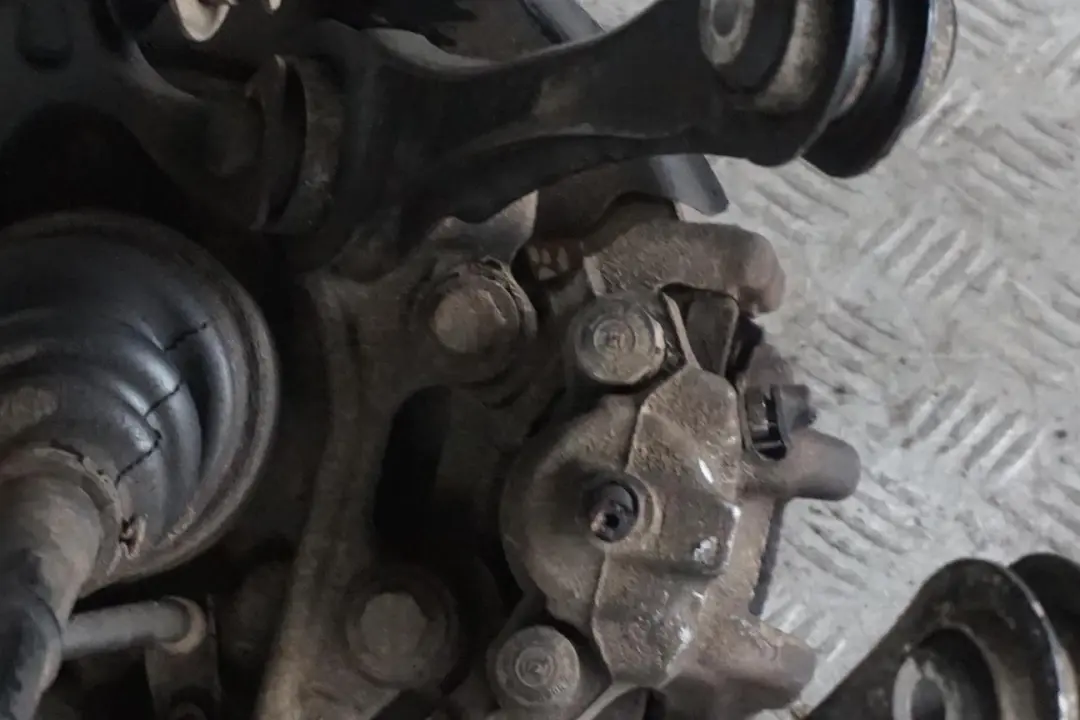 BMW F30 320d N47N 184 CV Trasera Izquierda Suspensión Pata Freno Pinza Disco - SKU 6792521-3 - Número de pieza 6792521