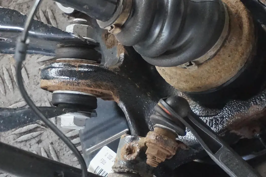 N47N 143PS Support de Roue Disque de Frein Arriere Droite Kit pour BMW F30 318d à propos du numéro de pièce 6792522 BMW F30 318d N47N 143PS Support de Roue Disque de Frein Arriere Droite Kit - SKU 6792522 - Numéro de pièce 6792522