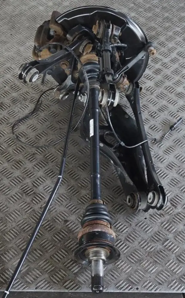 N47N 143 hp Rear Right O/S Suspension Leg Brake Caliper Disc to BMW 3 F30 318d with Part number 6792522 BMW 3 F30 318d N47N 143 hp Rear Right O/S Suspension Leg Brake Caliper Disc - SKU 6792522 - Part number 6792522