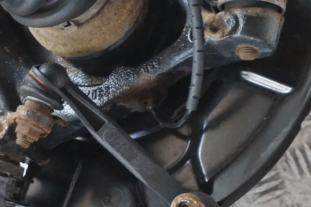 N47N 143 hp Rear Right O/S Suspension Leg Brake Caliper Disc to BMW 3 F30 318d with Part number 6792522 BMW 3 F30 318d N47N 143 hp Rear Right O/S Suspension Leg Brake Caliper Disc - SKU 6792522 - Part number 6792522