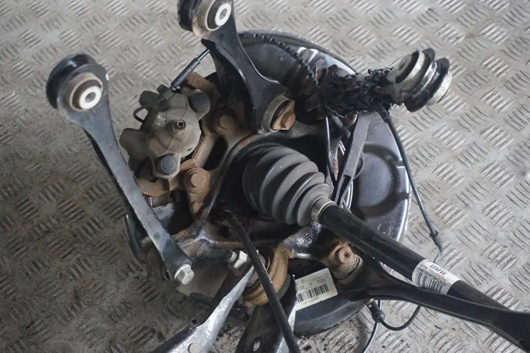 320Ix N20 Sospensione Posteriore Gamba Disco Pinza Freno Destra per BMW F31 Touring con numero di parte 6792524 BMW F31 Touring 320Ix N20 Sospensione Posteriore Gamba Disco Pinza Freno Destra - SKU 6792524 - Numero di parte 6792524