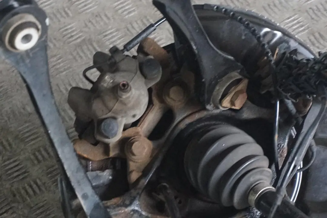 320Ix N20 Zwrotnica Piasta Zawieszenie Tarcza Prawy Tył do BMW F31 Touring o numerze 6792524 BMW F31 Touring 320Ix N20 Zwrotnica Piasta Zawieszenie Tarcza Prawy Tył - SKU 6792524 - Numer Części 6792524