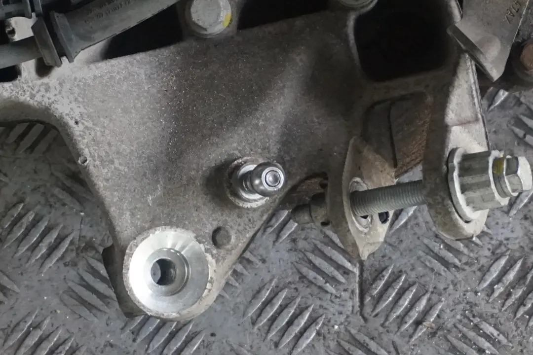 Mini R55 Clubman D N47N trasera derecha Pierna Freno Disco Suspensión Hub - SKU 6795660-3 - Número de pieza 6795660
