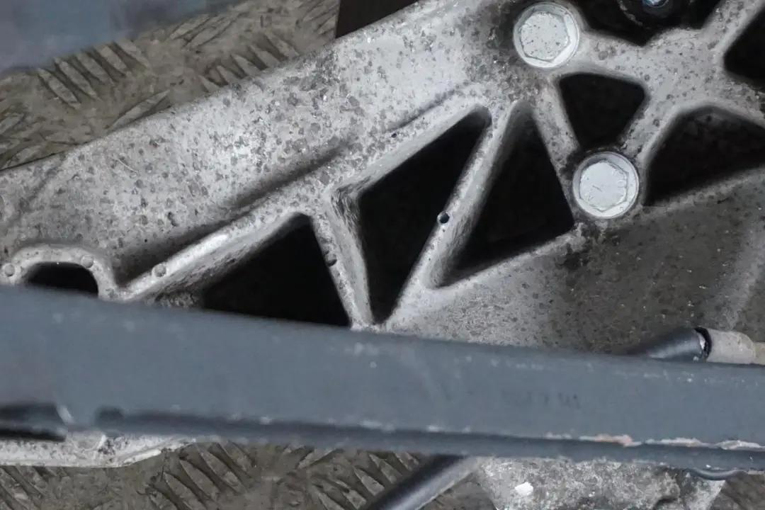 MINI Cabrio R56 S N18 Wahacz Zwrotnica Prawy Tył - SKU 6795660 - Numer Części 6795660