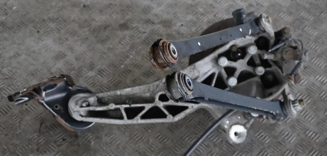 Wahacz Zwrotnica Prawy Tył do MINI Cabrio R56 S N18 o numerze 6795660 MINI Cabrio R56 S N18 Wahacz Zwrotnica Prawy Tył - SKU 6795660 - Numer Części 6795660