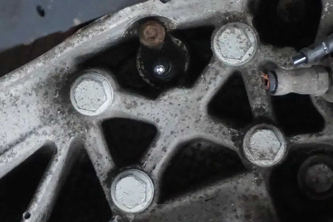 Right O/S Leg Suspension Brake Hub to Mini R57 Cabrio Cooper S N18 Rear with Part number 6795660 Mini R57 Cabrio Cooper S N18 Rear Right O/S Leg Suspension Brake Hub - SKU 6795660 - Part number 6795660