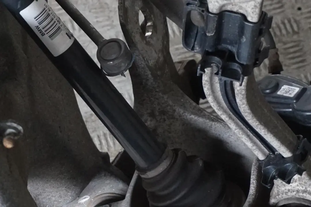 N57N Rear Left N/S Leg Suspension Axle Brake Disc Hub Set to BMW 5 F11 Touring 530d with Part number 6796099 BMW 5 F11 Touring 530d N57N Rear Left N/S Leg Suspension Axle Brake Disc Hub Set - SKU 6796099-1 - Part number 6796099