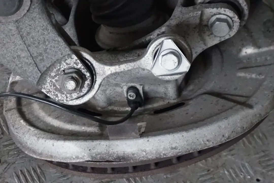 BMW 5 F11 Touring 530d N57N Rear Left N/S Leg Suspension Axle Brake Disc Hub Set - SKU 6796099-1 - Part number 6796099