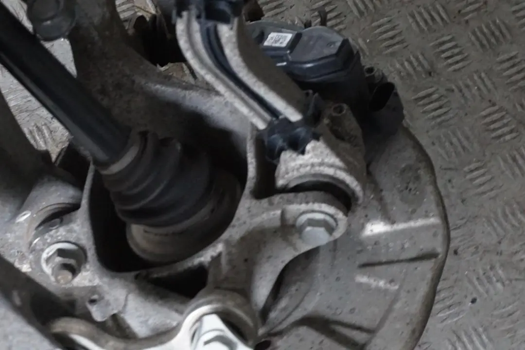 BMW 5 F11 Touring 530d N57N Rear Left N/S Leg Suspension Axle Brake Disc Hub Set - SKU 6796099-1 - Part number 6796099