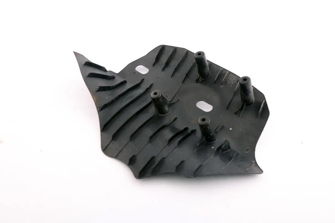 Osłona Wahacza Podwozia Lewy Tył do BMW F20 F21 F30 o numerze 6796137 BMW F20 F21 F30 Osłona Wahacza Podwozia Lewy Tył - SKU 6796137 - Numer Części 6796137